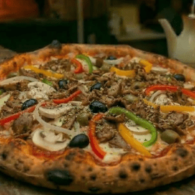 Pizza mixgrill met döner en sucuk van Turquoise Leeuwarden